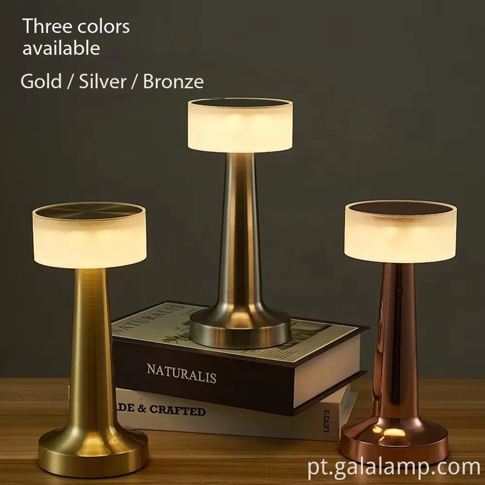 Lâmpada de mesa de ferro forjada elegante com carregamento USB conveniente